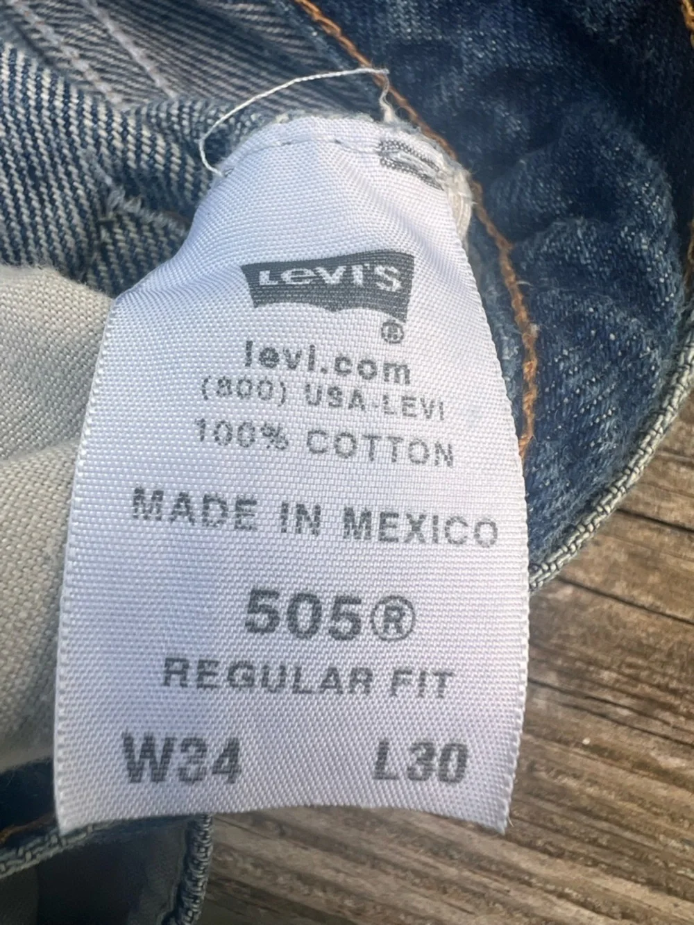 Levi's Men's Blue Denim Jeans - Classic Straight Fit